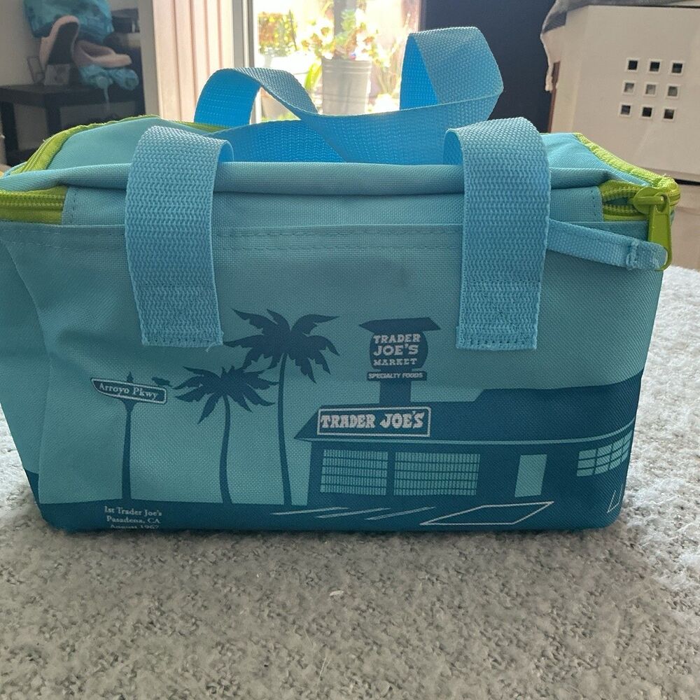Trader Joe’s Pasadena CA Insulated Cooler Lunch Bag Blue Green Reusable Tote